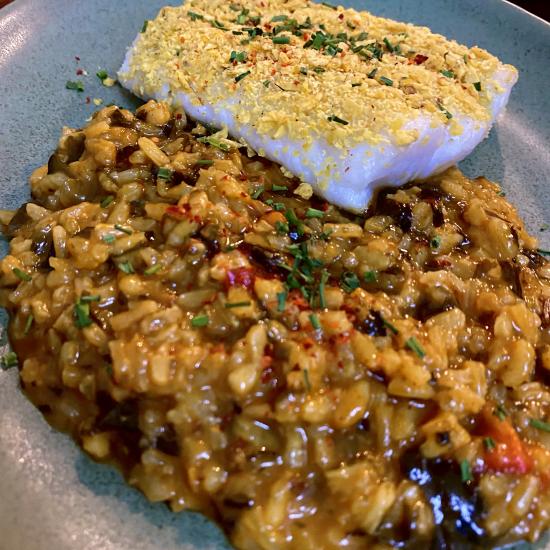 PESCADA CON CROCANTE DE MILLO Ó FORNO E RISOTTO DE WAKAME