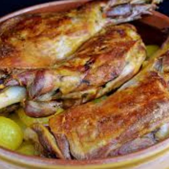 PALETILLA DE CORDERO ASADA A BAIXA TEMPERATURA CON PATACAS E VERDURIÑAS 