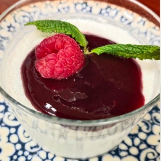 PANNA COTTA VEGANA DE COCO Y FRUTOS VERMELLOS 