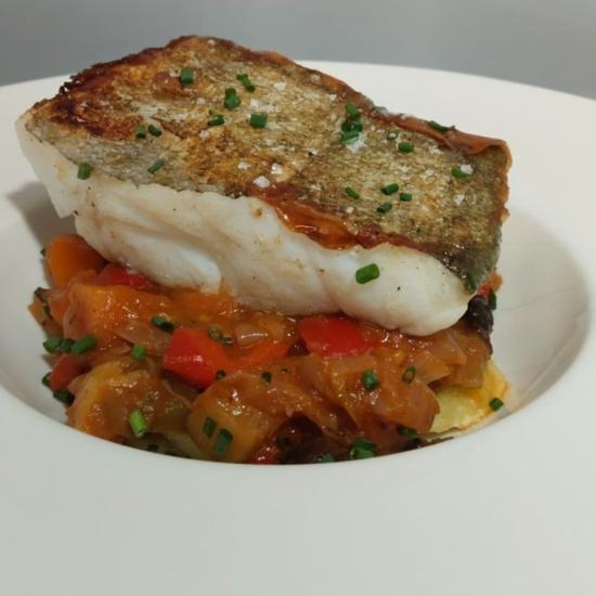 BACALAO Á PRANCHA CON PISTO DE VERDURAS E PATACAS